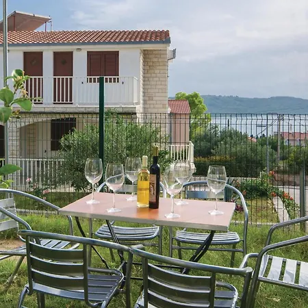 Apartment Amazing In Okrug Gornji Trogir