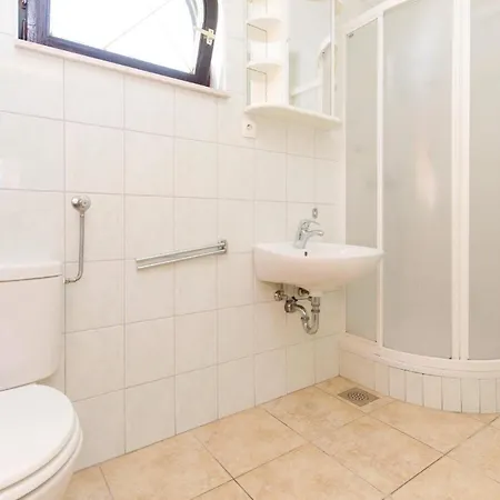 Amazing In Okrug Gornji Apartment *