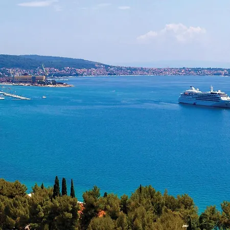 Apartment Amazing In Okrug Gornji Trogir
