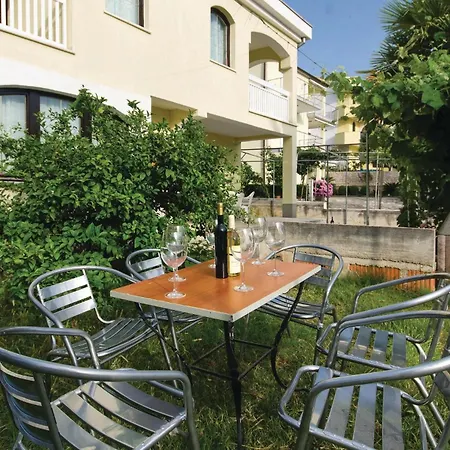 Apartment Amazing In Okrug Gornji *
